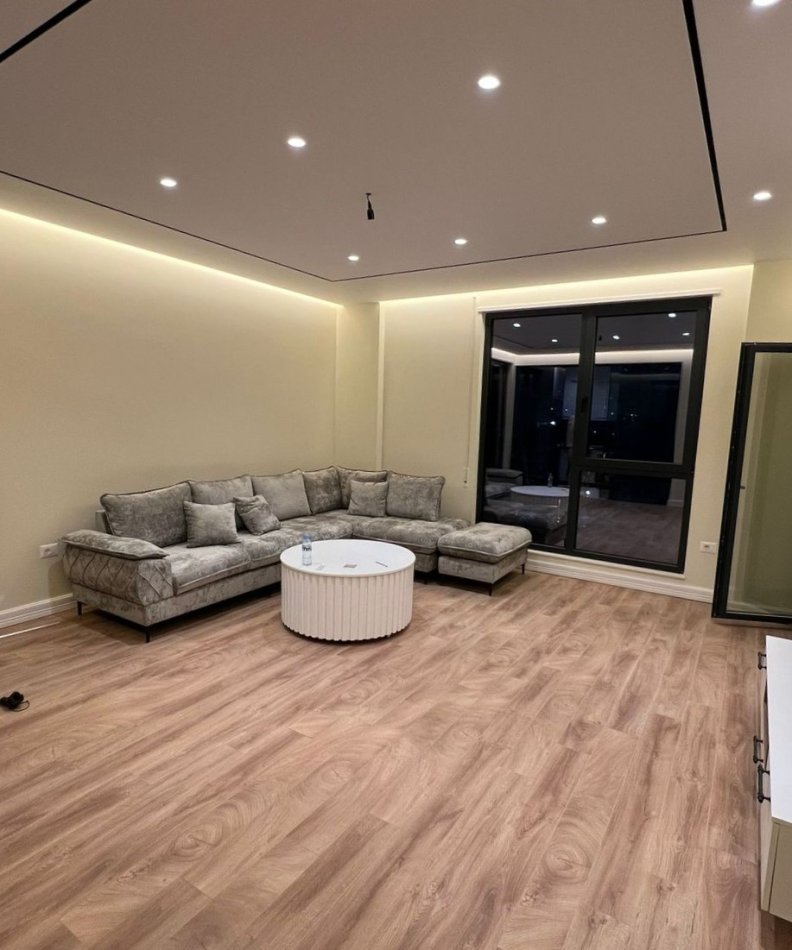 Tirane, jepet me qera apartament 3+1+Ballkon Kati 7, 140 m² 1.200 € (xhanfize keko)