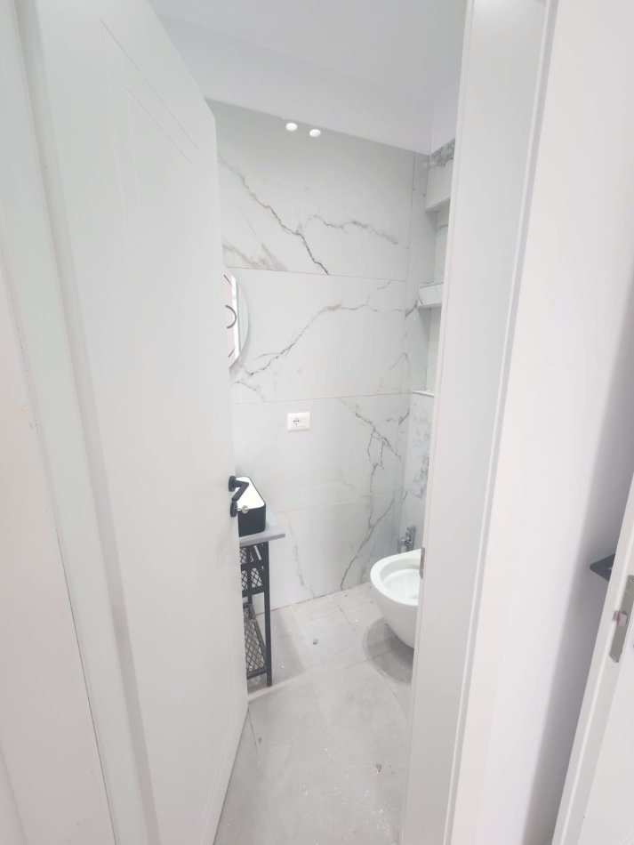Tirane, shitet apartament 2+1+Ballkon Kati 7, 90 m² 235.000 € (Komuna e Parisit)