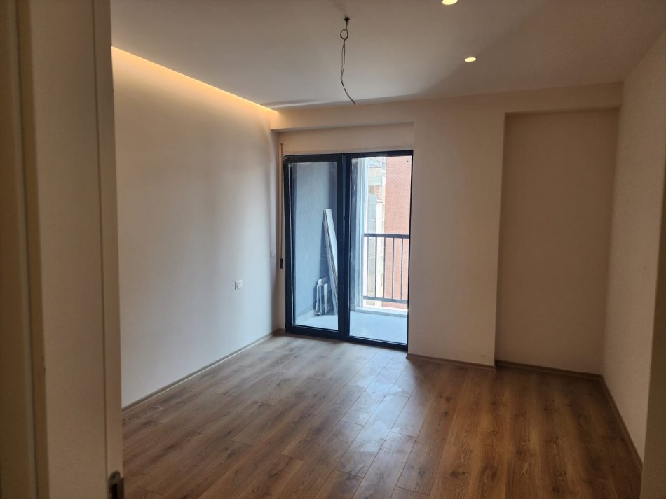 Tirane, jepet me qera apartament 2+1+Ballkon Kati 6, 92 m² 500 € (Bulevardi i Ri)