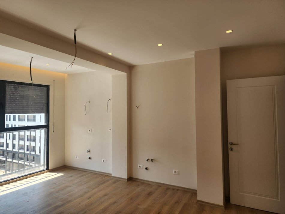 Tirane, jepet me qera apartament 2+1+Ballkon Kati 6, 92 m² 500 € (Bulevardi i Ri)