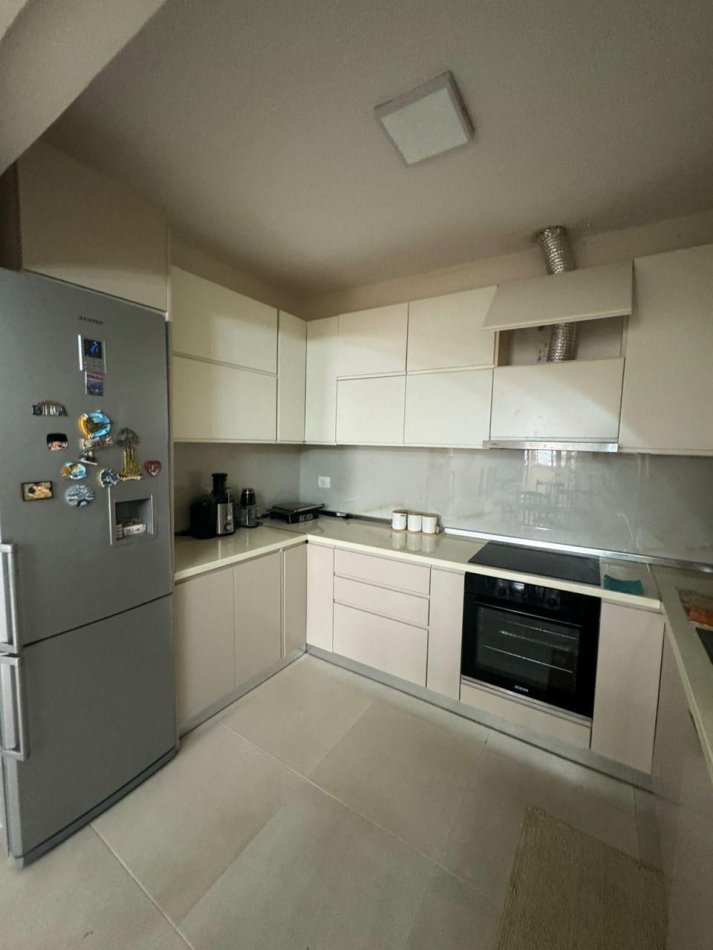 Tirane, jepet me qera apartament 1+1 Kati 1, 80 m² 600 € (Sheshi Uillson)