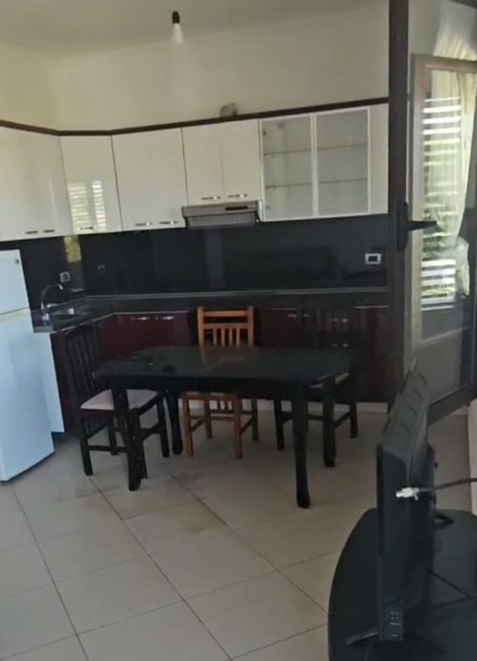 Tirane, jepet me qera apartament 2+1+Ballkon Kati 3, 90 m² 400 € (llazar Shapatani)