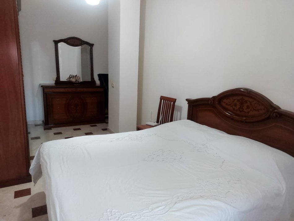 Tirane, jepet me qera apartament 3+1+Ballkon Kati 1, 100 m² 700 € (Tefta Tashko Koco)