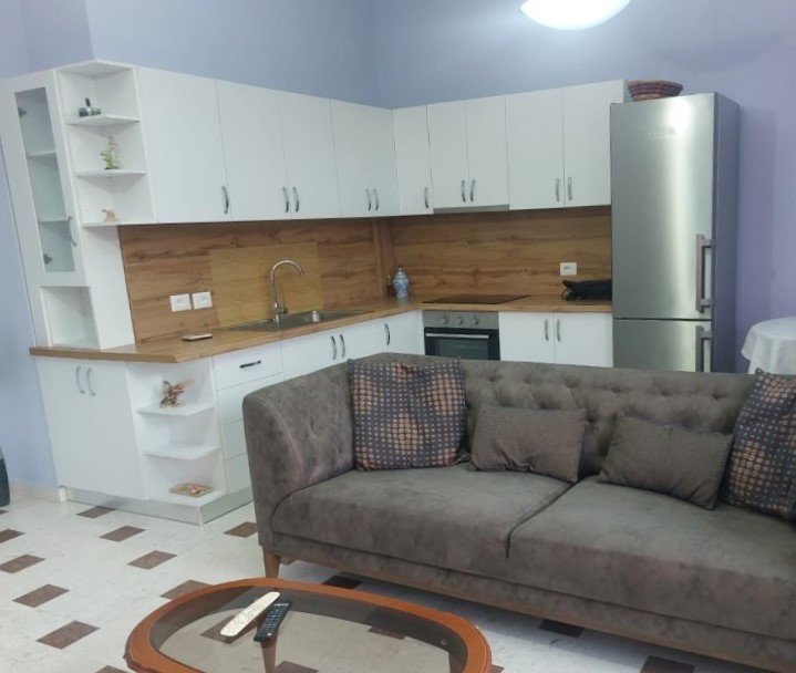 Tirane, jepet me qera apartament 3+1+Ballkon Kati 1, 100 m² 700 € (Tefta Tashko Koco)
