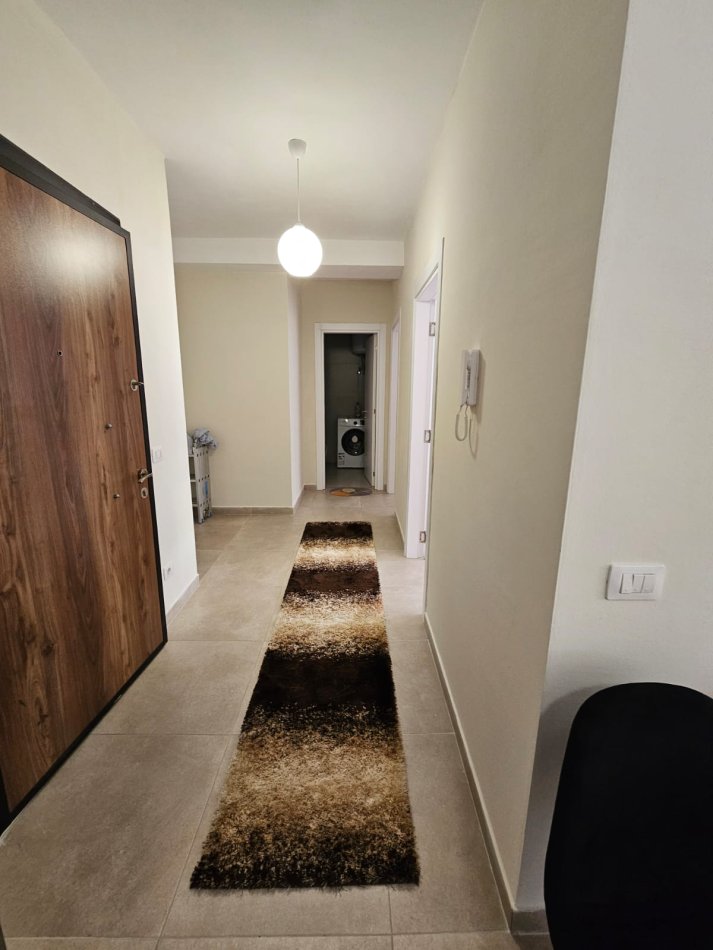 Tirane, jepet me qera apartament 2+1+Ballkon Kati 5, 86 m² 500 € (Univers City)