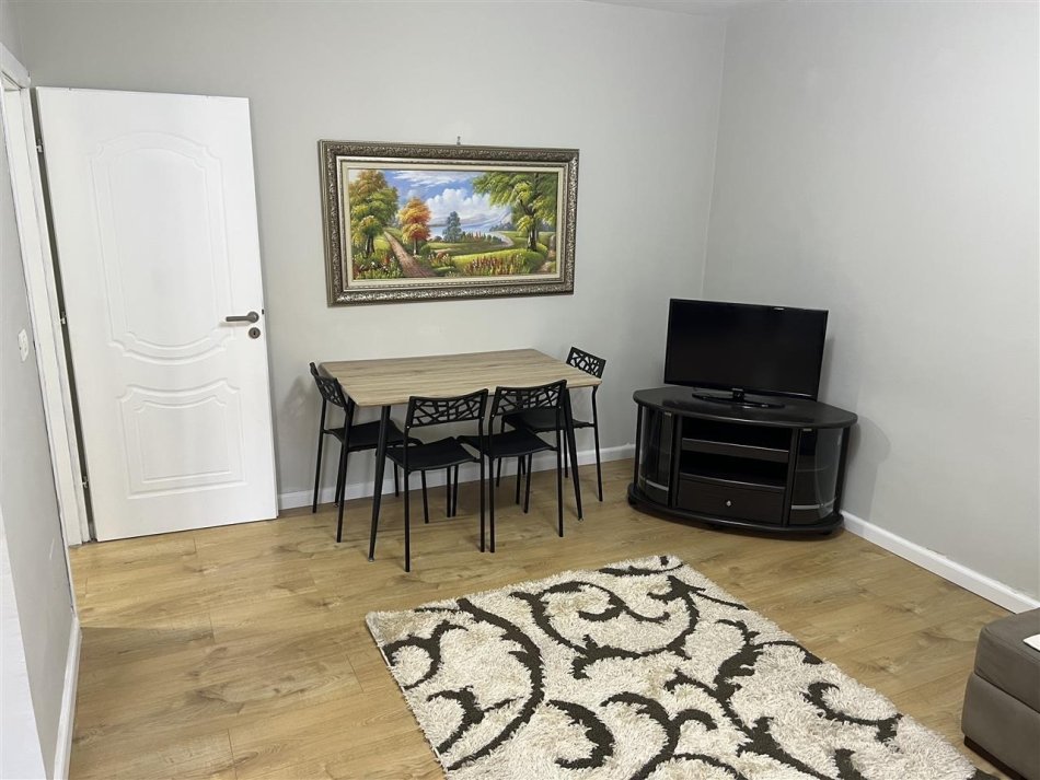 Tirane, jepet me qera apartament 1+1 Kati 4, 67 m² 500 € (21 Dhjetori)
