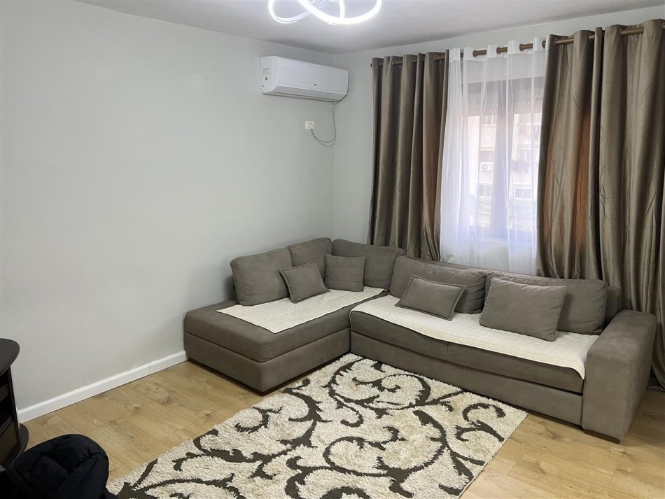 Tirane, jepet me qera apartament 1+1 Kati 4, 67 m² 500 € (21 Dhjetori)