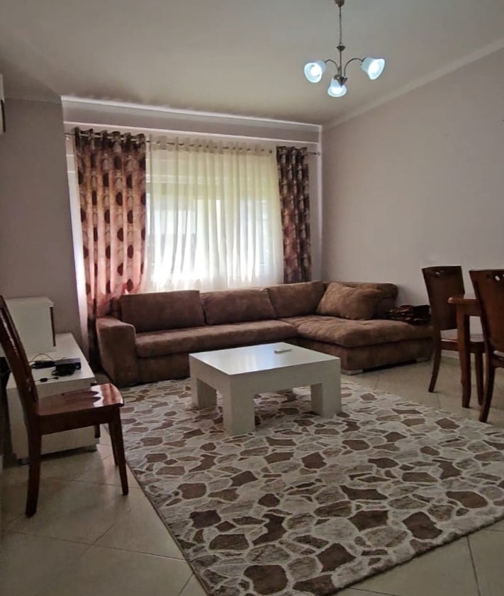 Tirane, jepet me qera apartament 1+1+Ballkon Kati 4, 65 m² 380 € (BESIM ALLA)