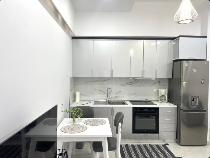 Tirane, jepet me qera apartament 1+1+Ballkon Kati 2, 65 m² 600 € (Kopshti Botanik)