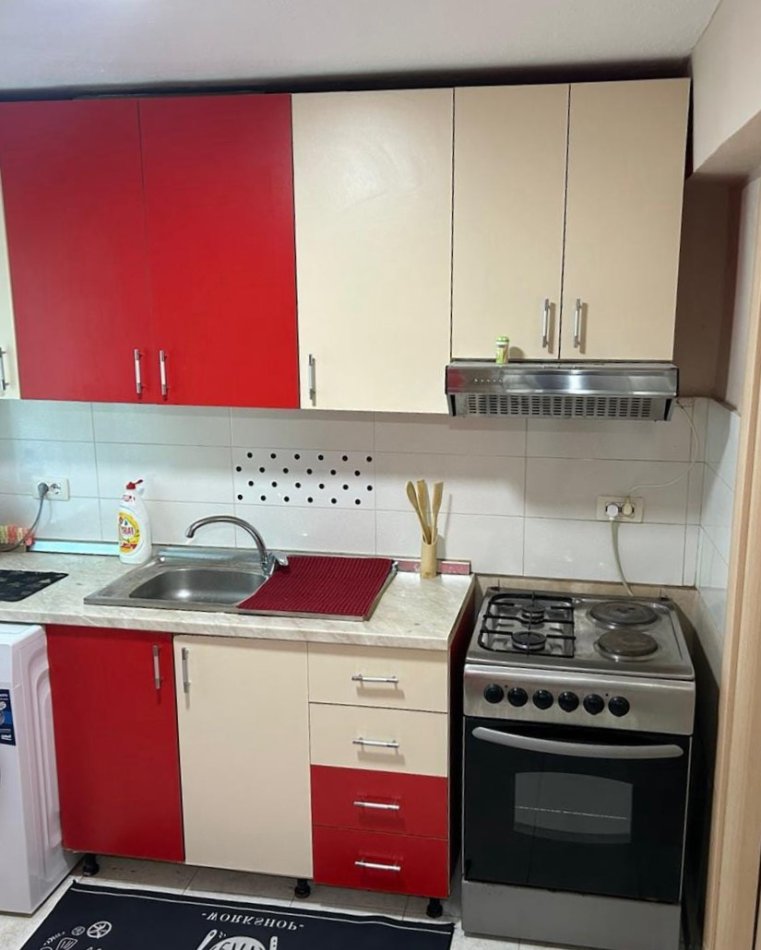 Tirane, jap me qera apartament 1+1+Ballkon Kati 1, 67 m² 420 € (vllazen huta)