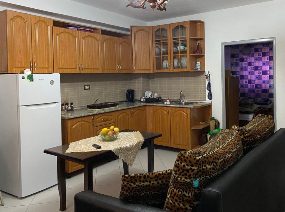 Tirane, jepet me qera apartament 1+1 Kati 1, 70 m² 350 € (rruga jordan misja)