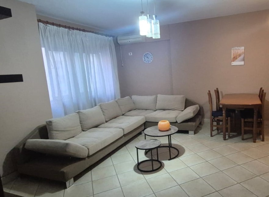 Tirane, jepet me qera apartament 2+1+Ballkon Kati 5, 95 m² 700 € (SHQEFQET MUSARAJ)