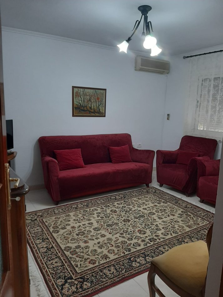 Tirane, jepet me qera apartament 2+1+Ballkon Kati 3, 75 m² 600 € (75)