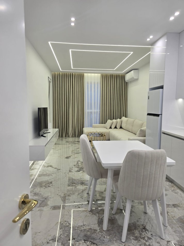 APARTAMENT  1+1 ME QIRA  500 € BULEVARDI I RI