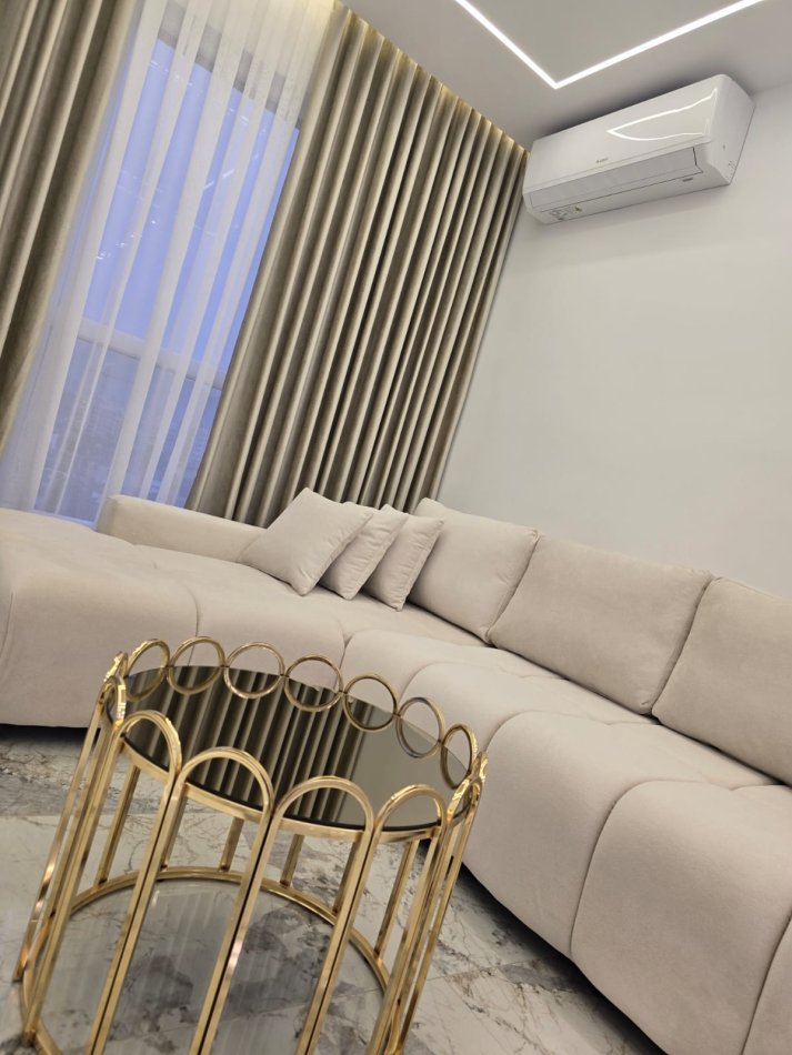 APARTAMENT  1+1 ME QIRA  500 € BULEVARDI I RI