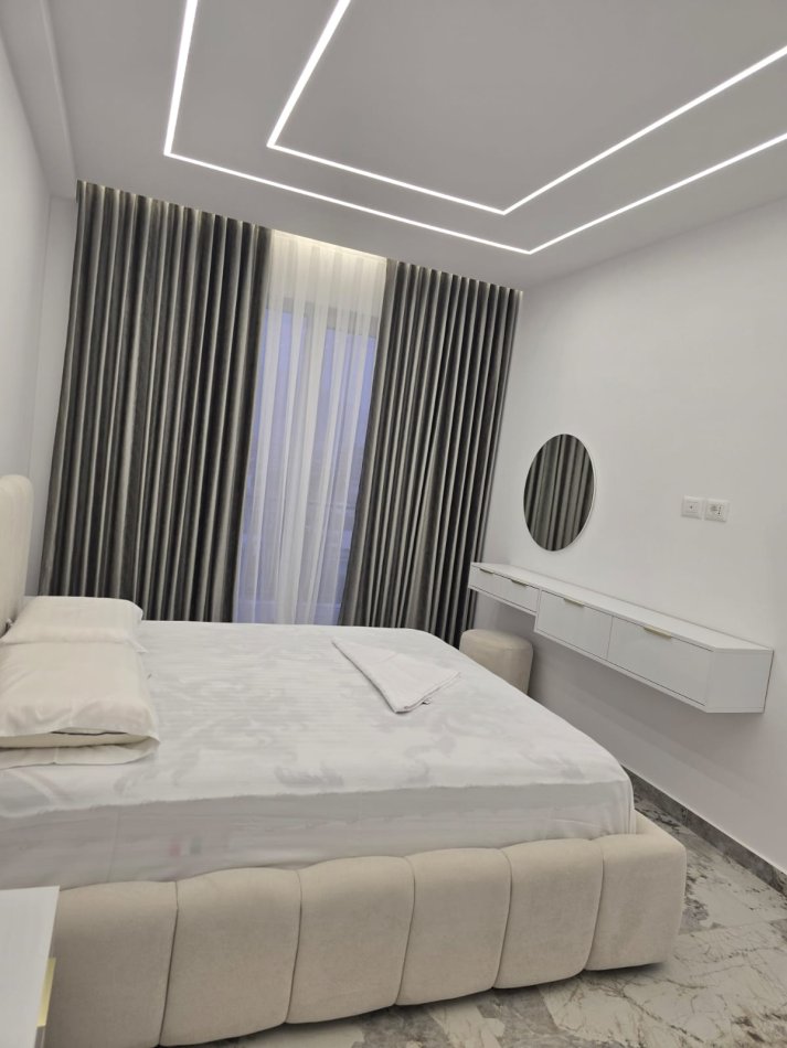 APARTAMENT  1+1 ME QIRA  500 € BULEVARDI I RI