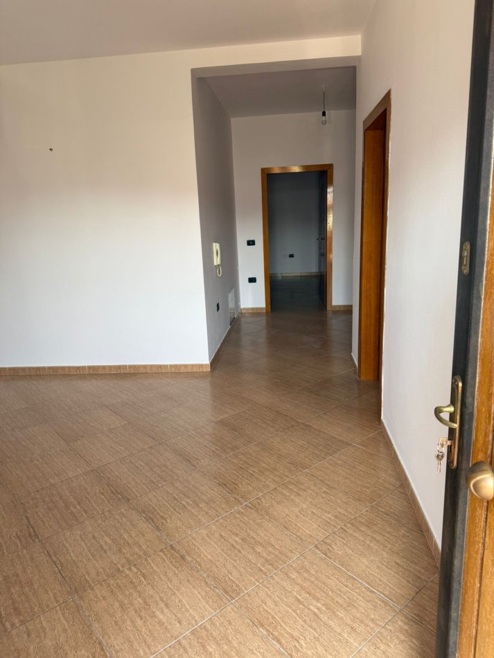 Tirane, jepet me qera apartament 2+1 Kati 4, 120 m² 450 € (Rr.Siri Kodra)