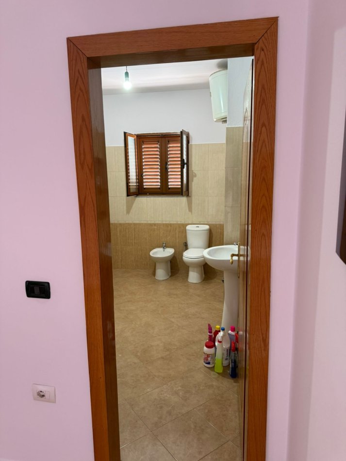 Tirane, jepet me qera apartament 2+1 Kati 4, 120 m² 450 € (Rr.Siri Kodra)