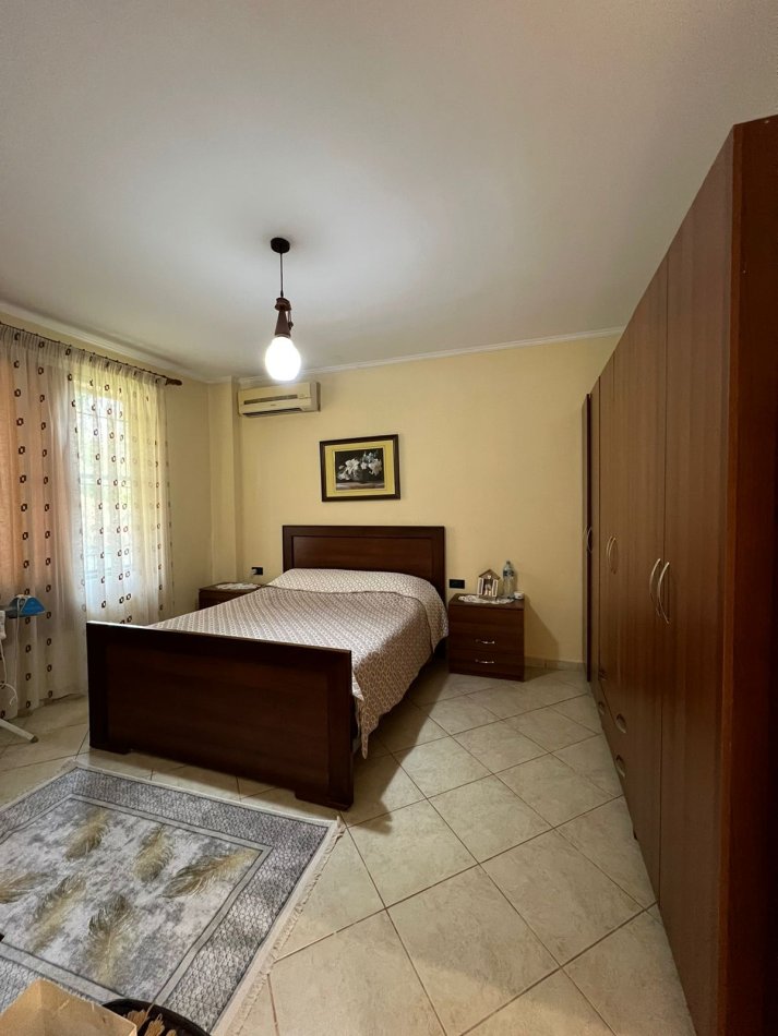 Tirane, jepet me qera apartament 2+1 Kati 1, 95 m² 500 € (Laprake)