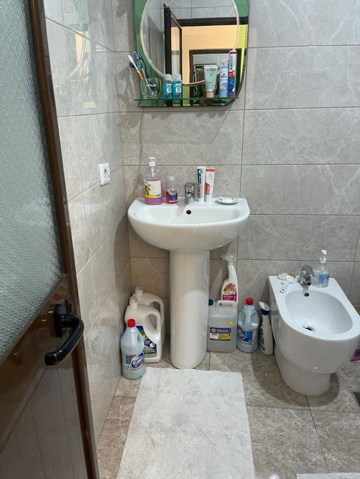 Tirane, jepet me qera apartament 1+1 Kati 3, 80 m² 500 € (Ish Nisharaku)