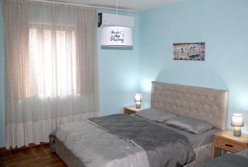 Tirane, jepet me qera apartament 1+1 Kati 3, 55 m² 400 € (SHkolla e Bashkuar)