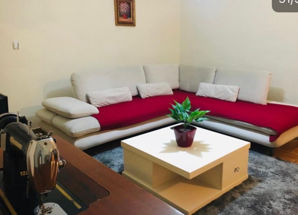 Tirane, jepet me qera apartament 1+1 Kati 3, 55 m² 400 € (SHkolla e Bashkuar)
