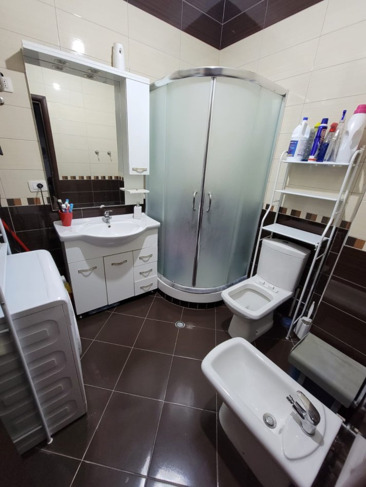 Tirane, jepet me qera apartament 2+1+Ballkon Kati 1, 80 m² 500 € (Astir)