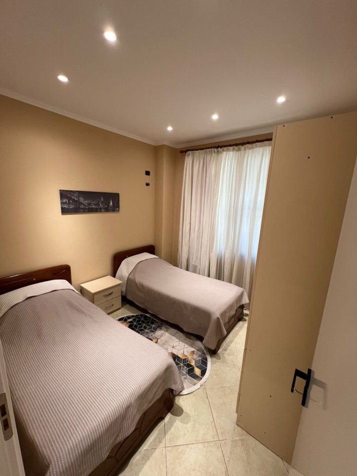 Tirane, jepet me qera apartament 2+1+Ballkon Kati 1, 90 m² 500 € (Don Bosko)