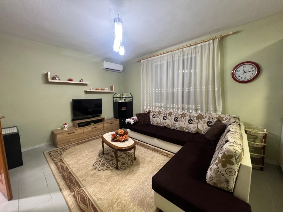 Tirane, jap me qera apartament duplex 3+1+Ballkon Kati 2, 120 m² 450 € (rruga pasho hysa)