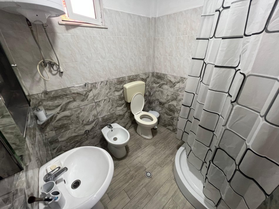 Tirane, jap me qera apartament duplex 3+1+Ballkon Kati 2, 120 m² 450 € (rruga pasho hysa)