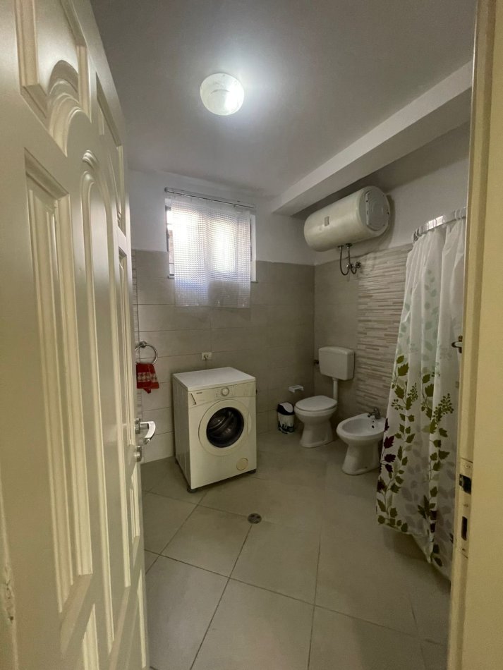 Durres, jepet me qera shtepi Kati 3, 30.000 € 