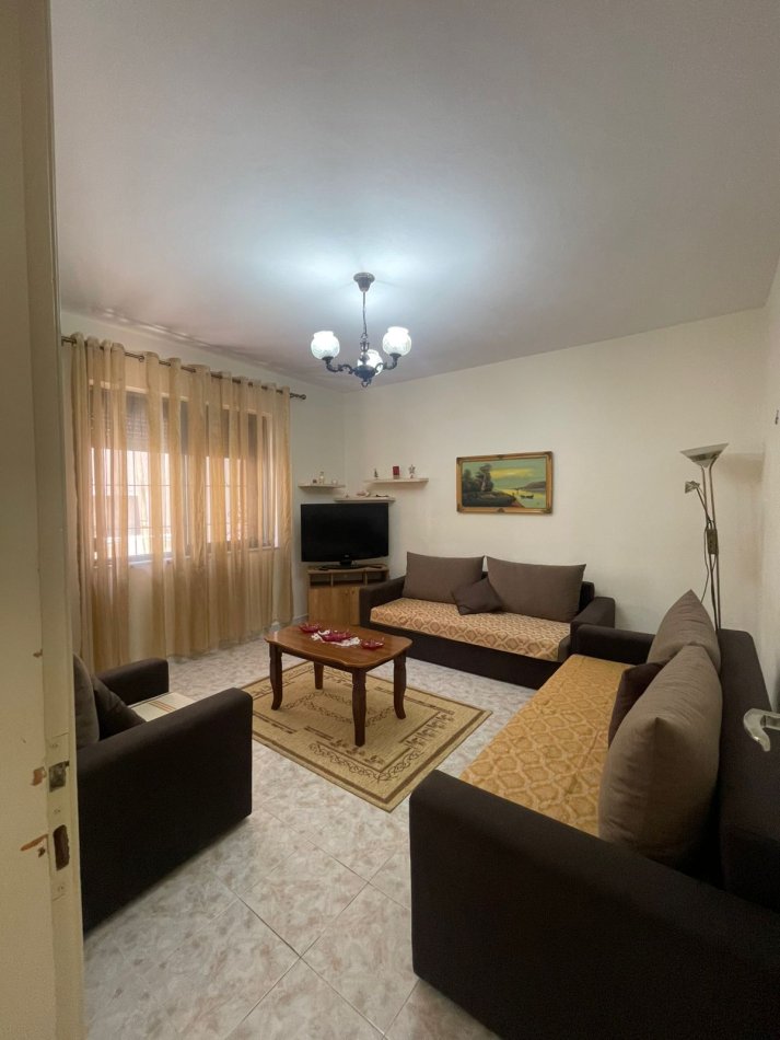 Durres, jepet me qera shtepi Kati 3, 30.000 € 