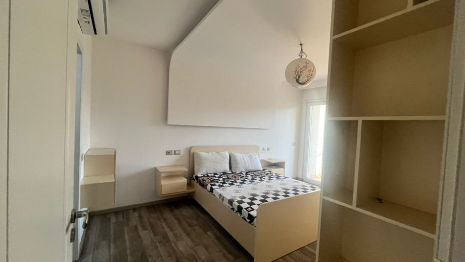 Tirane, jepet me qera apartament 2+1+Ballkon Kati 5, 70 m² 650 € (Rr Kavajes)