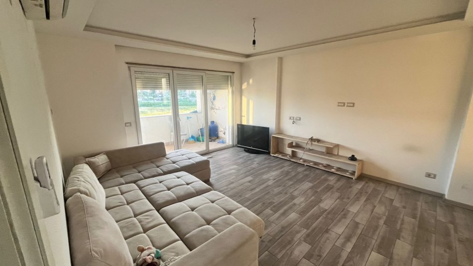 Tirane, jepet me qera apartament 2+1+Ballkon Kati 5, 70 m² 650 € (Rr Kavajes)