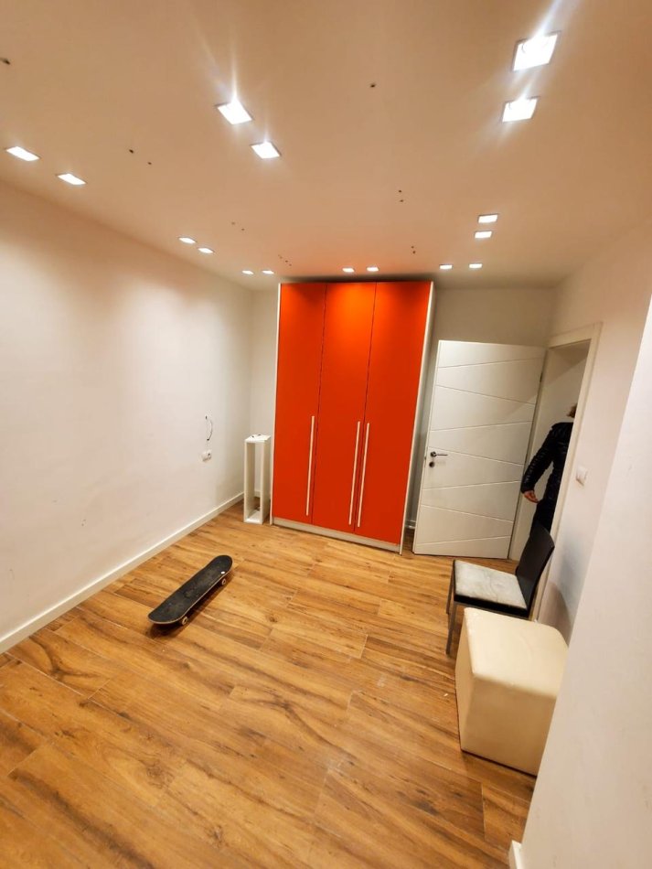 Tirane, jepet me qera apartament 2+1 Kati 2, 600 € 