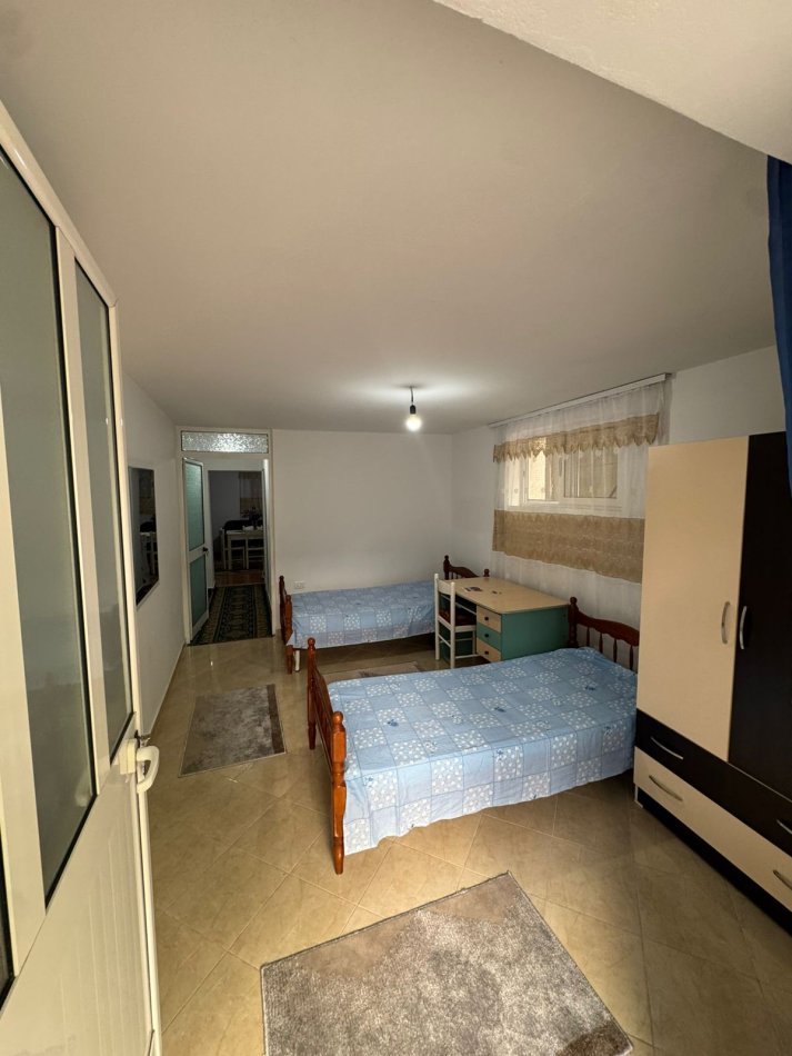Tirane, jepet me qera apartament 2+1 Kati 1, 420 € 
