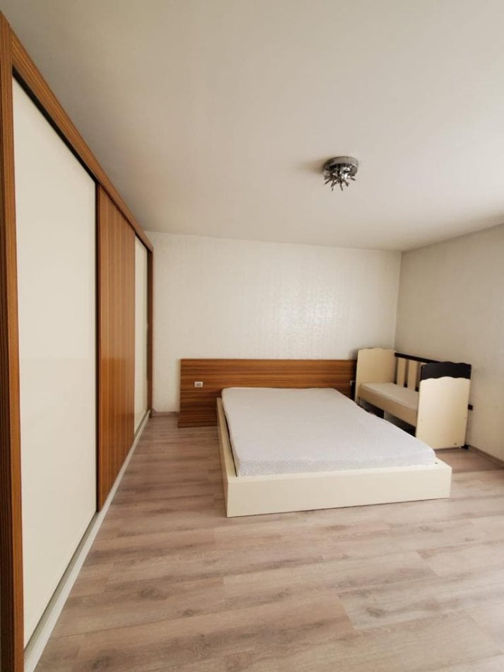 Tirane, jepet me qera apartament 2+1+Ballkon Kati 5, 80 m² 650 € (rruga bardhyl)