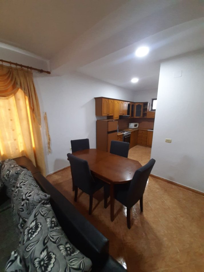 Tirane, jepet me qera apartament 1+1 Kati 1, 70 m² 350 € (5 Maj)