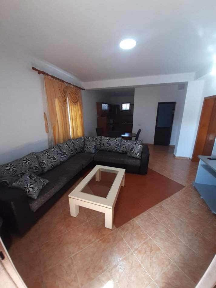 Tirane, jepet me qera apartament 1+1 Kati 1, 70 m² 350 € (5 Maj)