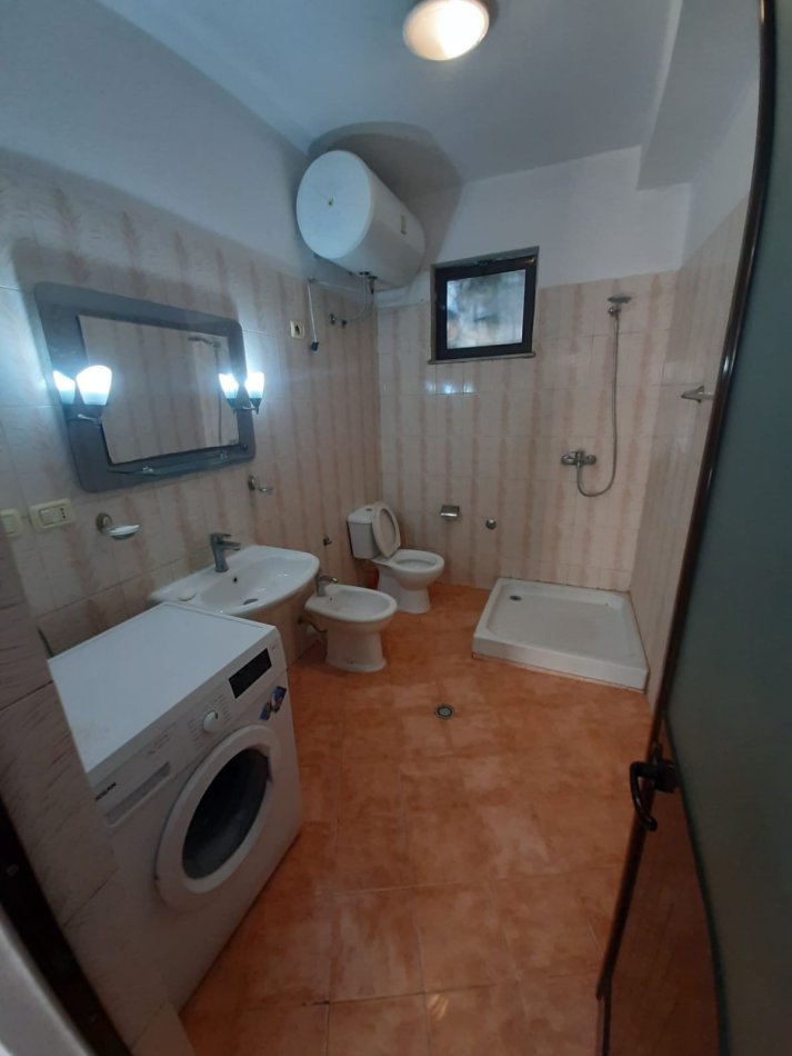 Tirane, jepet me qera apartament 1+1 Kati 1, 70 m² 350 € (5 Maj)