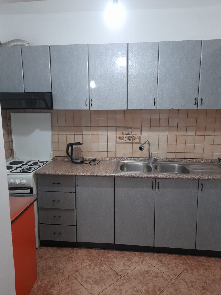 Tirane, jepet me qera apartament 2+1 Kati 1, 80 m² 420 € (Brryli)