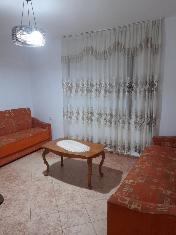 Tirane, jepet me qera apartament 2+1 Kati 1, 80 m² 420 € (Brryli)