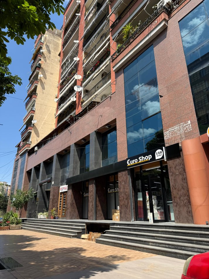 Shqiperi, jepet me qera zyre Kati 1, 23 m² 450 € (Liceu Artistik)