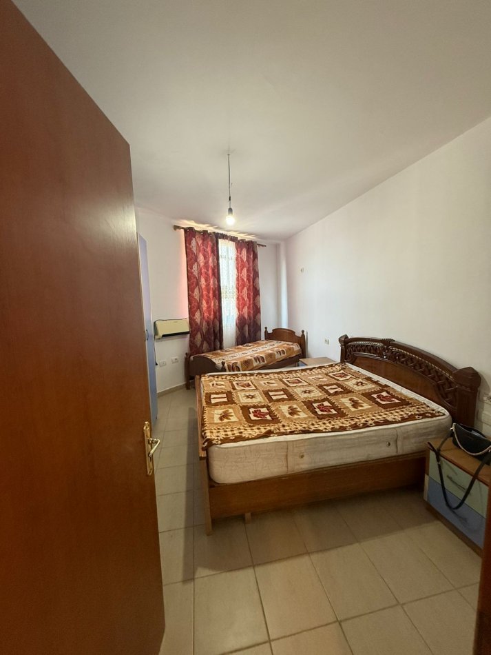 Tirane, jepet me qera apartament 1+1 Kati 9, 71 m² 400 € (Pallatet Cabej)