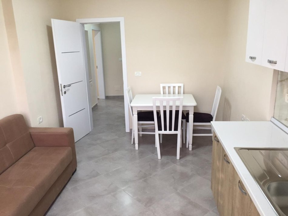 Tirane, jepet me qera apartament 2+1 Kati 5, 500 € 