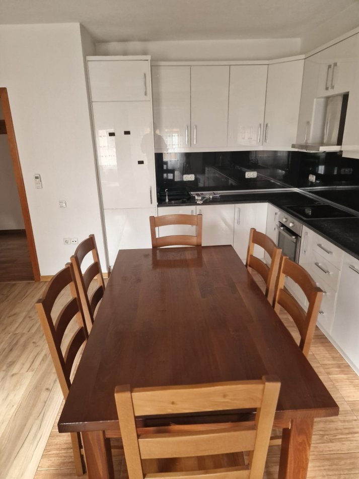Tirane, jepet me qera apartament 2+1 Kati 4, 100 m² 460 € (5 Maj)