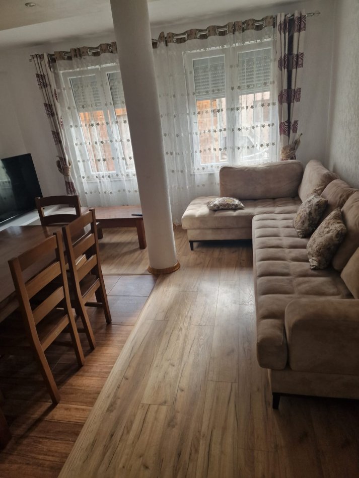 Tirane, jepet me qera apartament 2+1 Kati 4, 100 m² 460 € (5 Maj)
