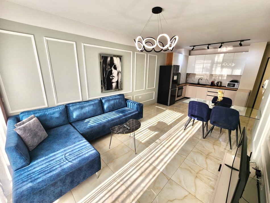 Jepet me Qira : Luxury 1+1 (Kompleksi Olimpik - Komuna Parisit📍) 100% e rikonstruktuar - Pallat i Ri - Kati 2, Sip 68 m² 800€ E kompletuar 100% e re