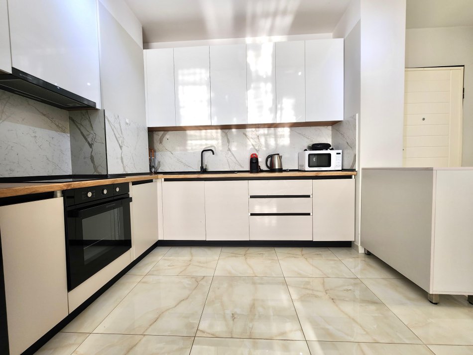 Jepet me Qira : Luxury 1+1 (Kompleksi Olimpik - Komuna Parisit📍) 100% e rikonstruktuar - Pallat i Ri - Kati 2, Sip 68 m² 800€ E kompletuar 100% e re