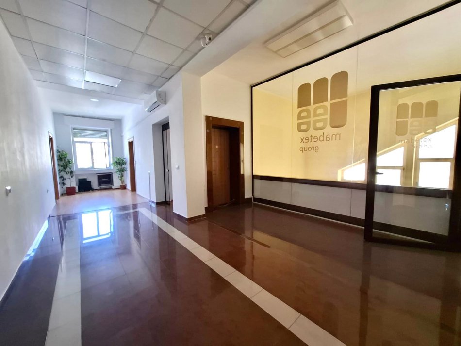 Tirane, jepet me qera zyre Kati 1, 280 m² 6.000 € 